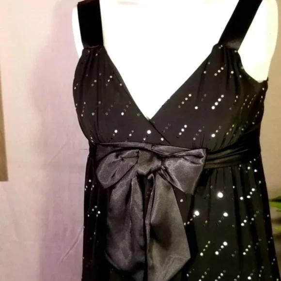 Black Deep V-Neck Sparkle Mini Dress - Picture 3 of 9